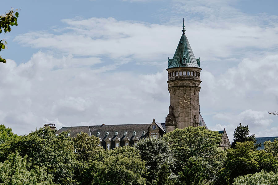 Башня Таро в отношениях: символ кардинальных изменений